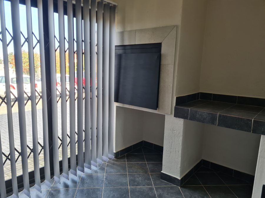 To Let 3 Bedroom Property for Rent in Wavecrest Eastern Cape
